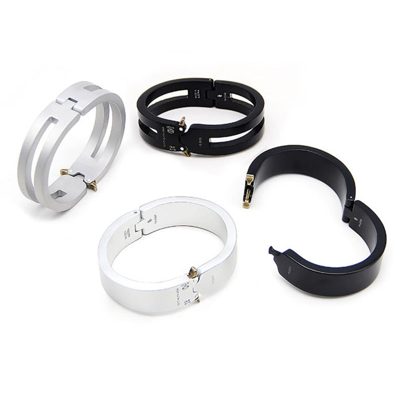 Elegant Metal Clasp Bracelet - Alloy with Silver and Gold Plating, 20CM Length - Stylish Black and Silver Design
